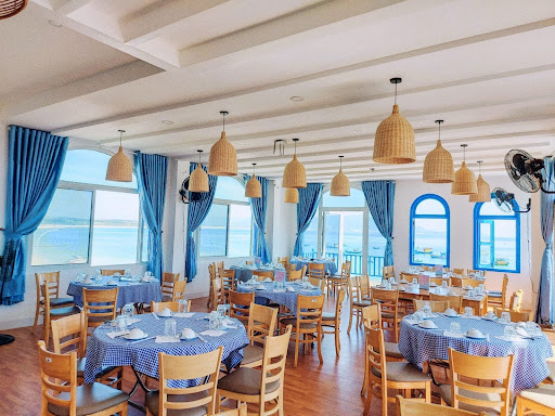 Nhà hàng Coco Jambo Nhơn Lý view biển